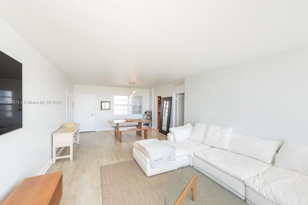 Recently Rented: $3,600 (2 beds, 2 baths, 1118 Square Feet)