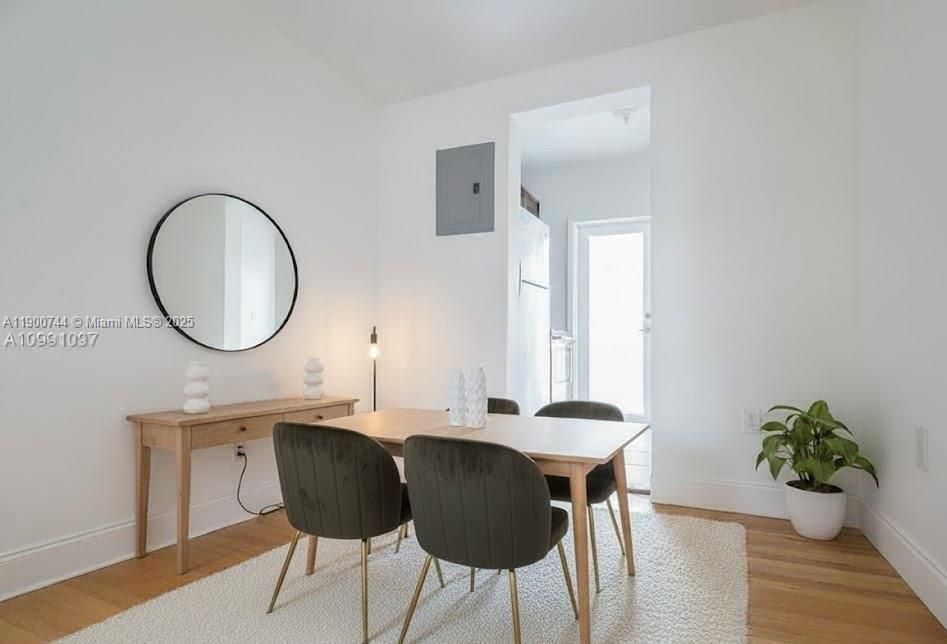 Active With Contract: $1,950 (1 beds, 1 baths, 549 Square Feet)