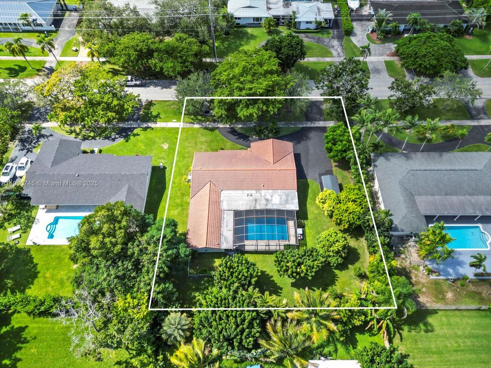 Active With Contract: $5,000 (4 beds, 2 baths, 2024 Square Feet)