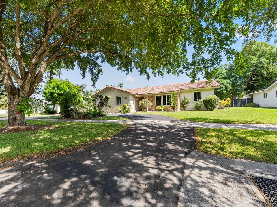 Active With Contract: $5,000 (4 beds, 2 baths, 2024 Square Feet)