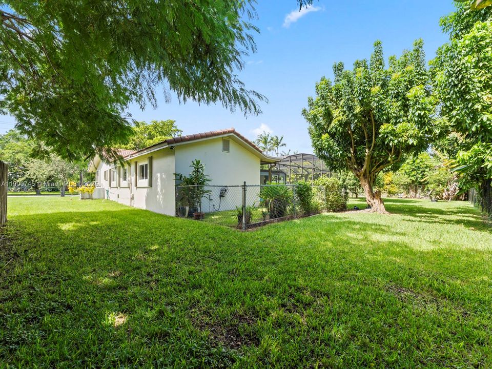 Active With Contract: $5,000 (4 beds, 2 baths, 2024 Square Feet)