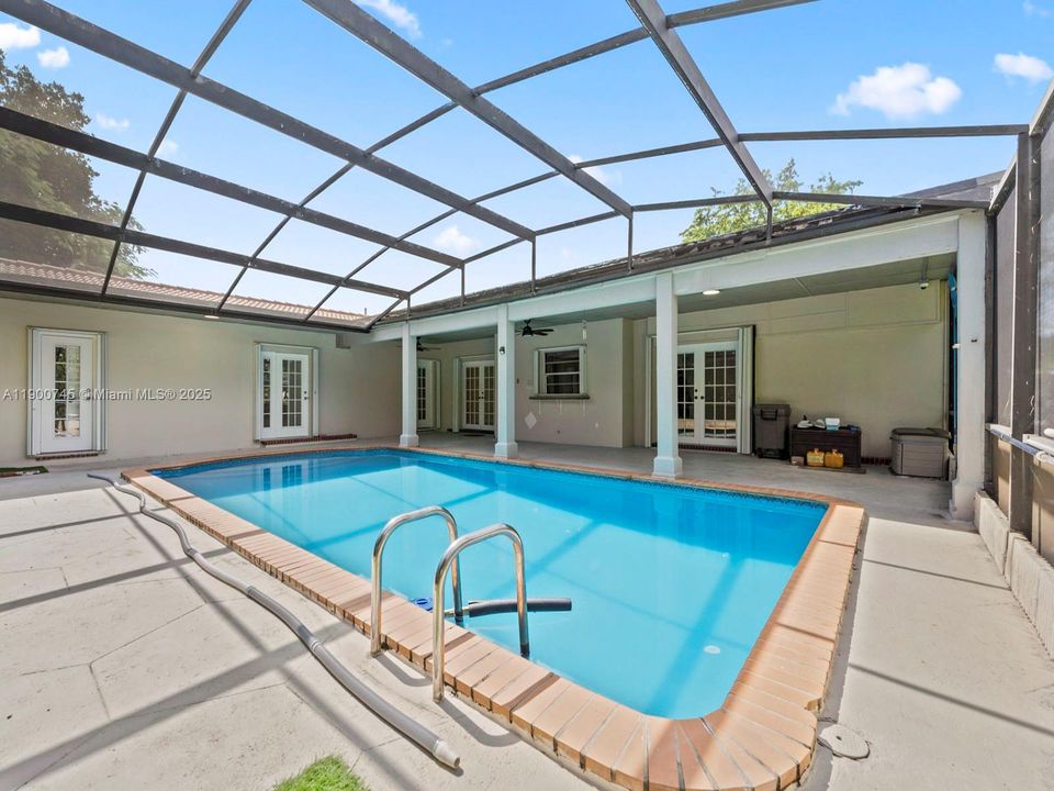 Active With Contract: $5,000 (4 beds, 2 baths, 2024 Square Feet)