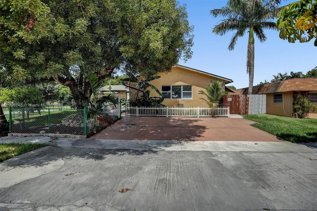 Active With Contract: $780,000 (0 beds, 0 baths, 2401 Square Feet)