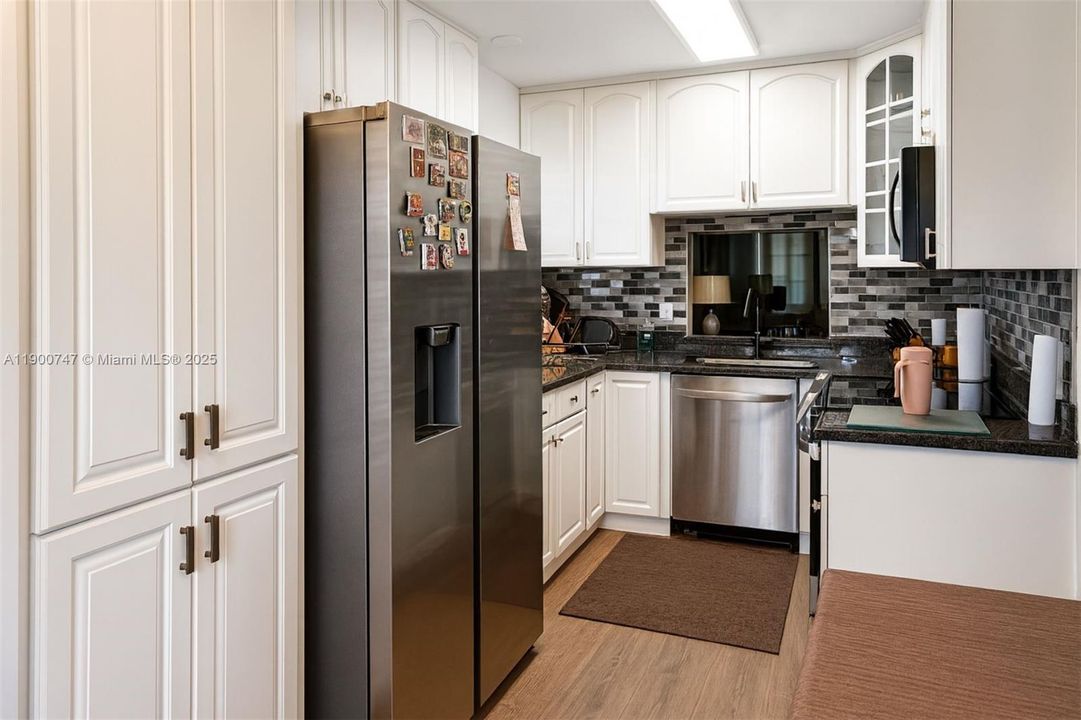 For Sale: $190,000 (2 beds, 2 baths, 1070 Square Feet)