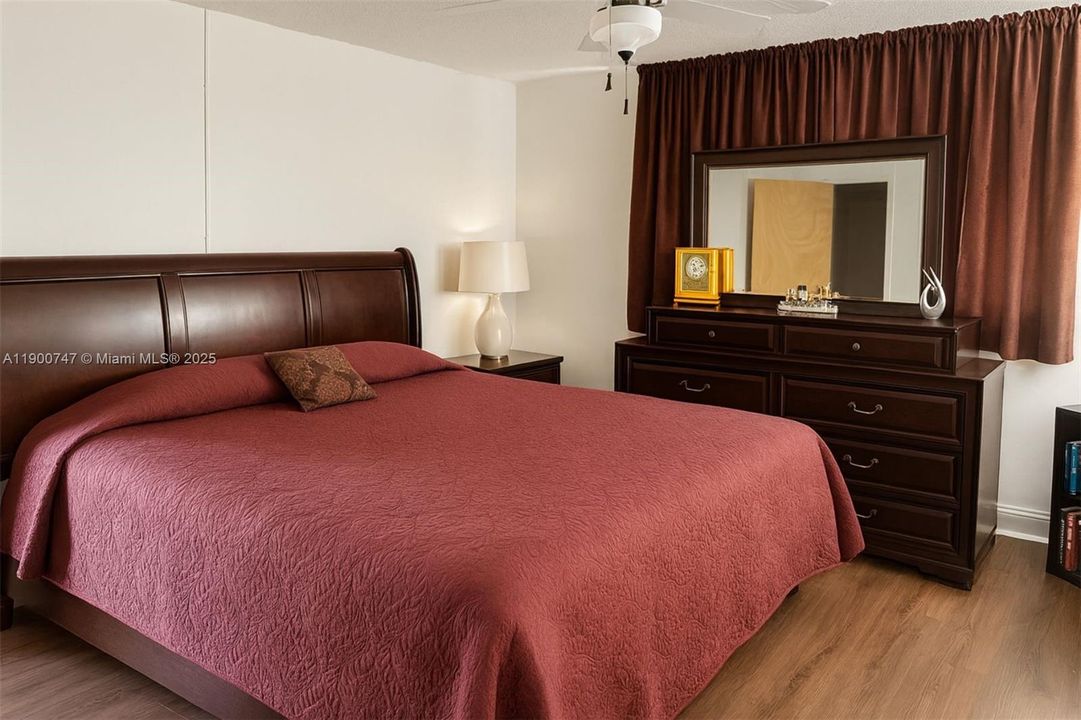 For Sale: $190,000 (2 beds, 2 baths, 1070 Square Feet)