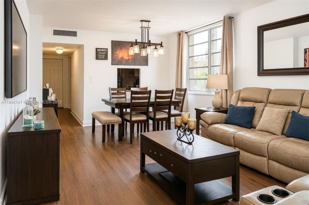 For Sale: $190,000 (2 beds, 2 baths, 1070 Square Feet)