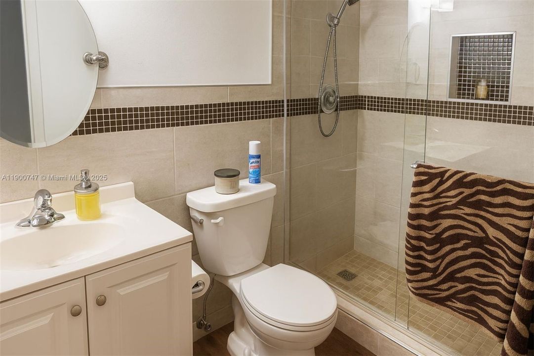 For Sale: $190,000 (2 beds, 2 baths, 1070 Square Feet)