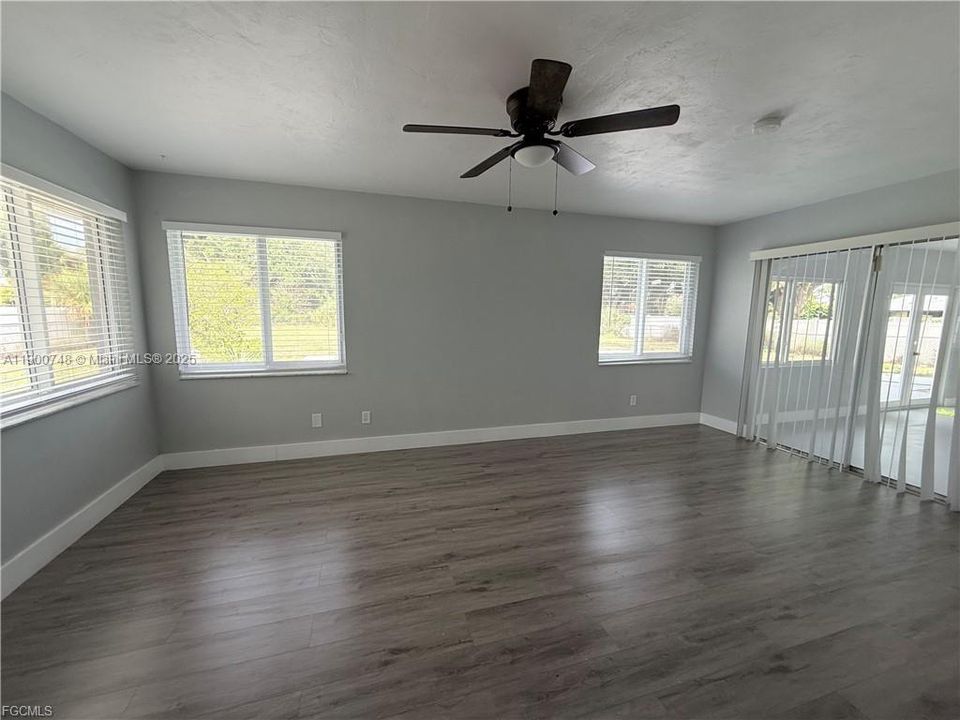 待售: $395,000 (3 贝兹, 2 浴室, 0 平方英尺)