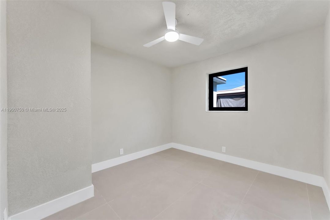 待售: $449,000 (4 贝兹, 2 浴室, 0 平方英尺)