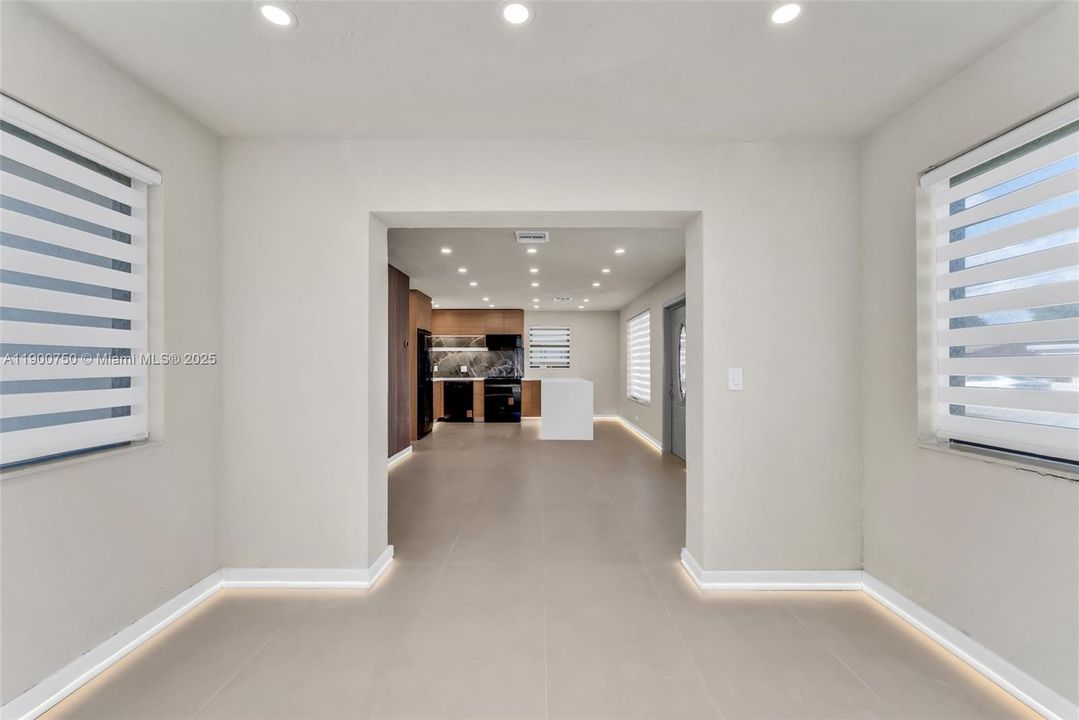 待售: $449,000 (4 贝兹, 2 浴室, 0 平方英尺)