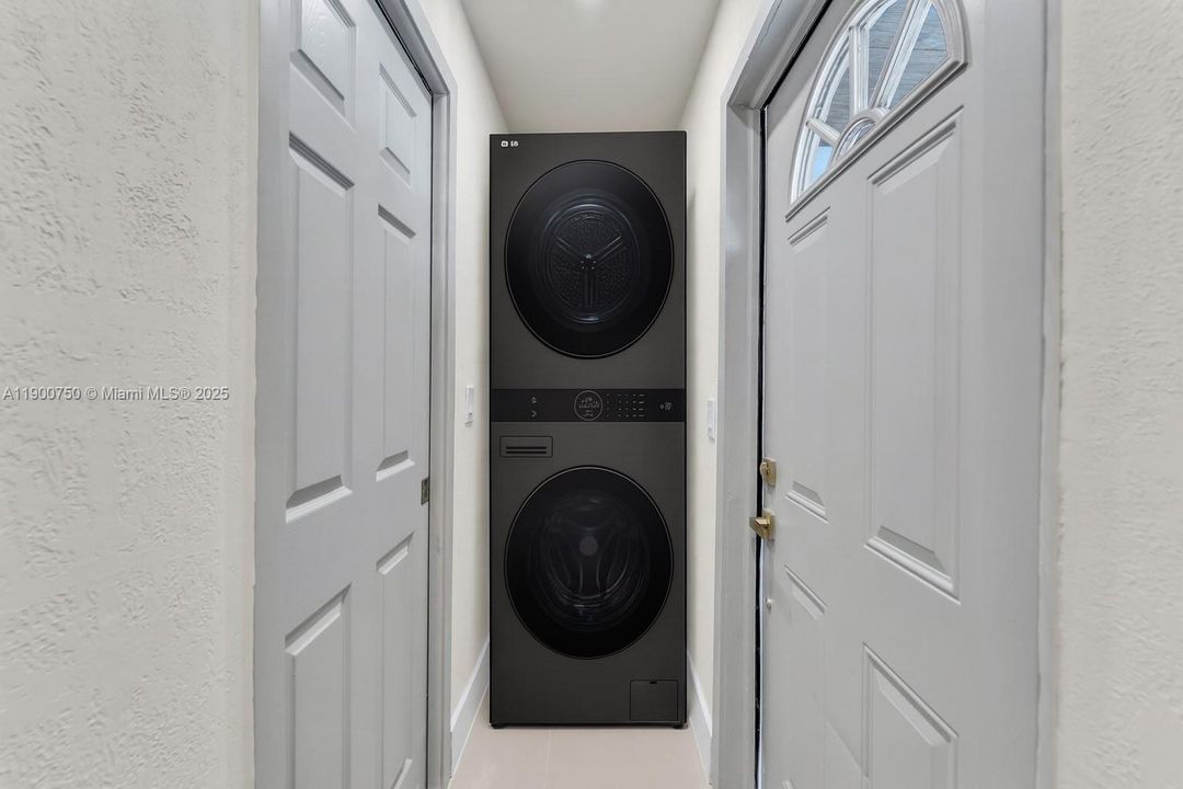 待售: $449,000 (4 贝兹, 2 浴室, 0 平方英尺)