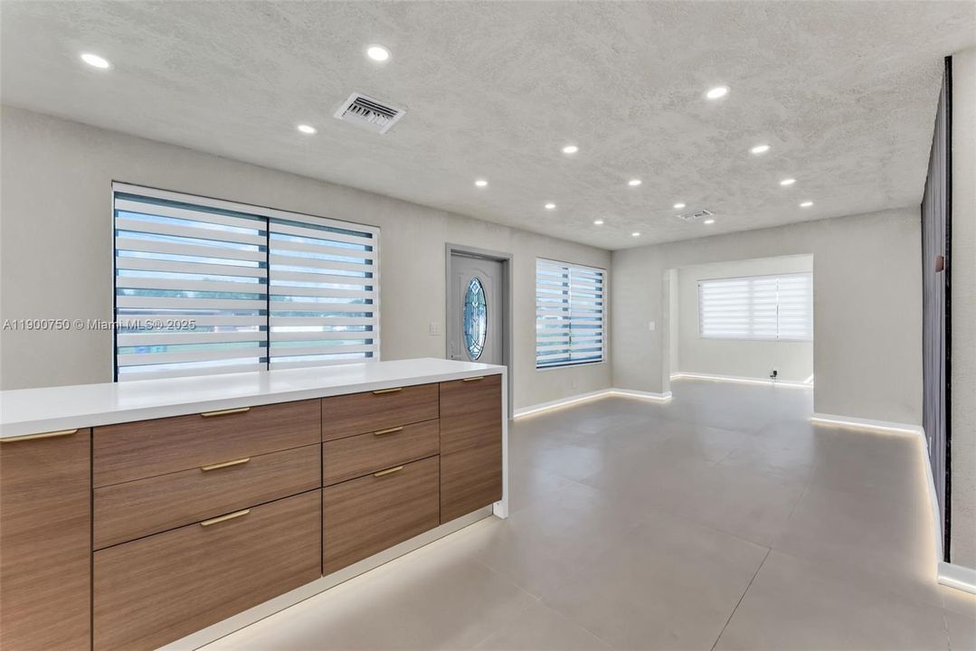 待售: $449,000 (4 贝兹, 2 浴室, 0 平方英尺)