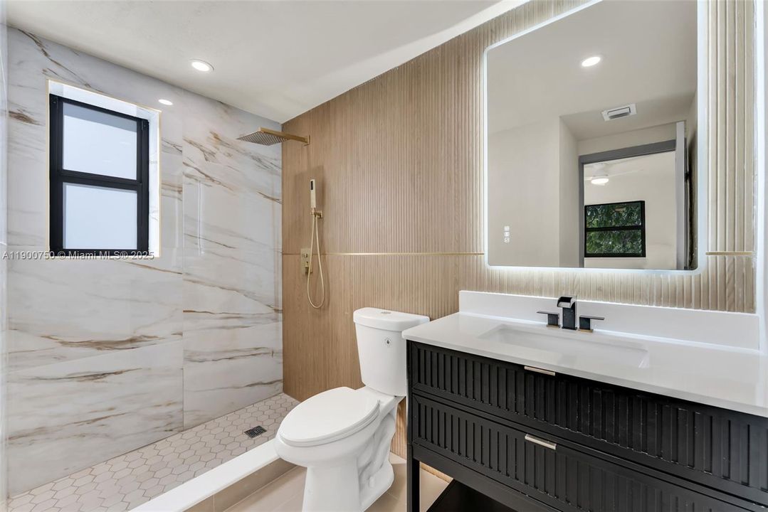 待售: $449,000 (4 贝兹, 2 浴室, 0 平方英尺)