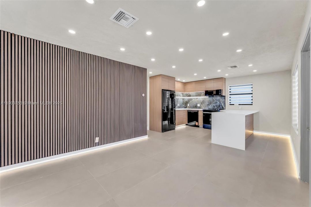 待售: $449,000 (4 贝兹, 2 浴室, 0 平方英尺)