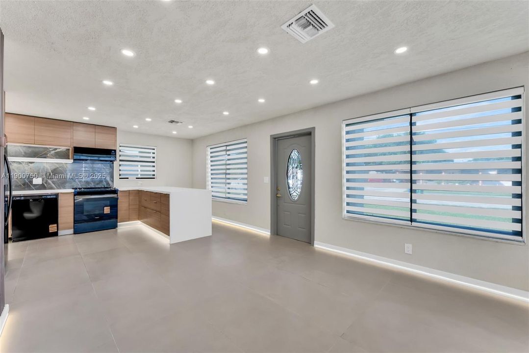 待售: $449,000 (4 贝兹, 2 浴室, 0 平方英尺)