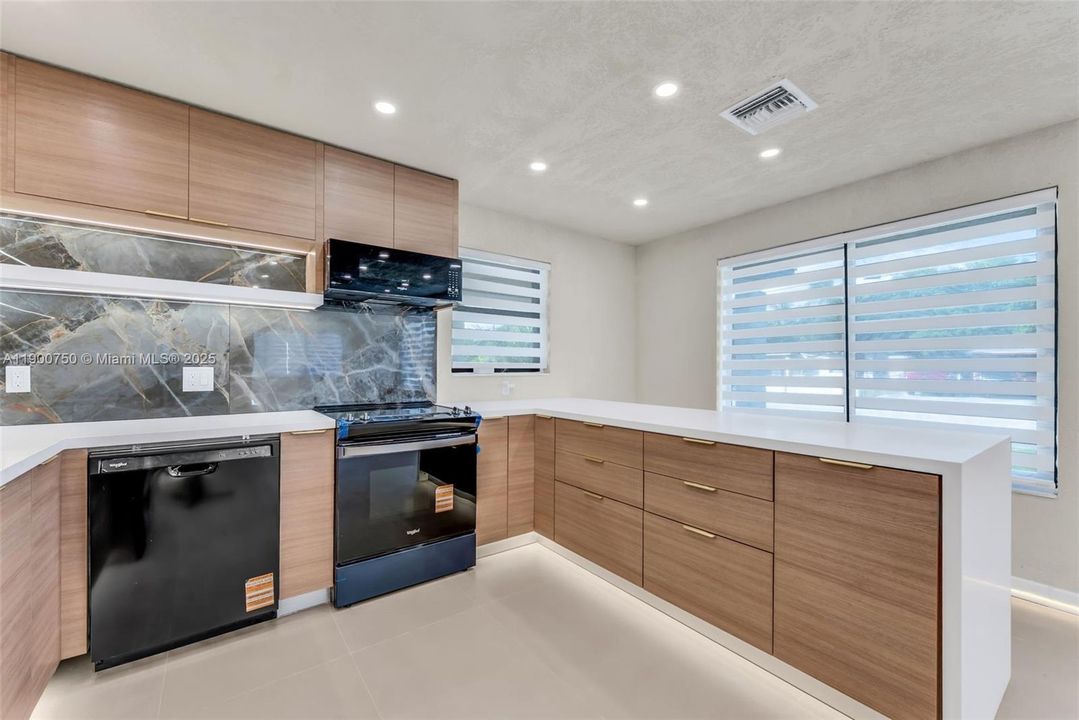 待售: $449,000 (4 贝兹, 2 浴室, 0 平方英尺)