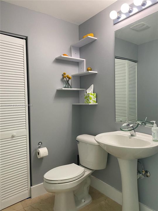 Recently Rented: $3,900 (1 beds, 1 baths, 943 Square Feet)