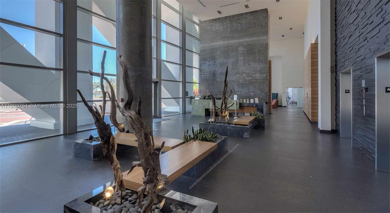 Recently Rented: $3,900 (1 beds, 1 baths, 943 Square Feet)