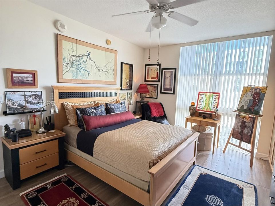 For Sale: $440,000 (1 beds, 1 baths, 755 Square Feet)