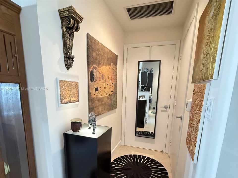 For Sale: $440,000 (1 beds, 1 baths, 755 Square Feet)