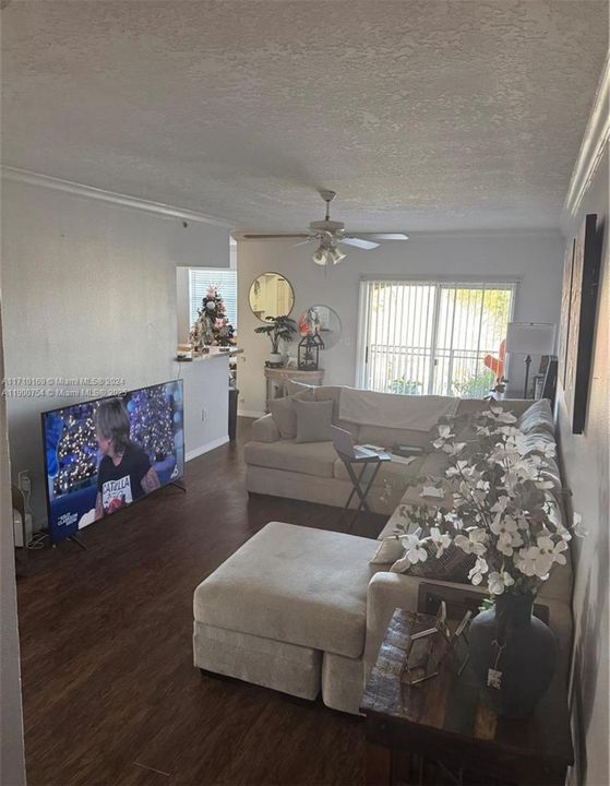 На продажу: $370,000 (2 спален, 2 ванн, 1130 Квадратных фут)