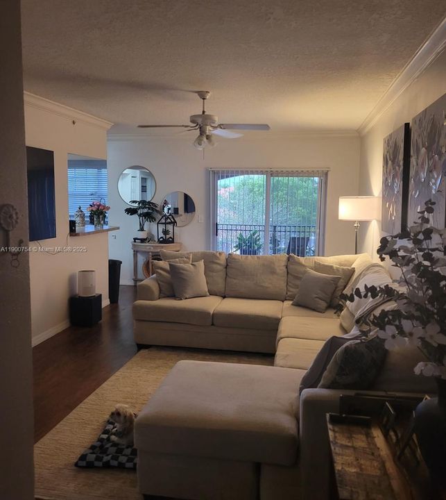 На продажу: $370,000 (2 спален, 2 ванн, 1130 Квадратных фут)