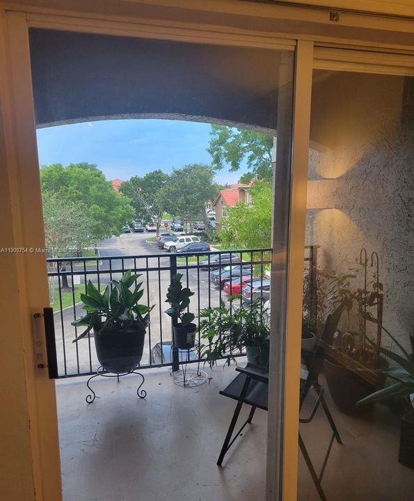 На продажу: $370,000 (2 спален, 2 ванн, 1130 Квадратных фут)