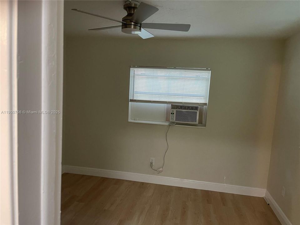 Recently Rented: $1,550 (1 beds, 1 baths, 3935 Square Feet)