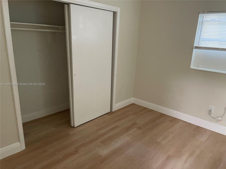 Recently Rented: $1,550 (1 beds, 1 baths, 3935 Square Feet)