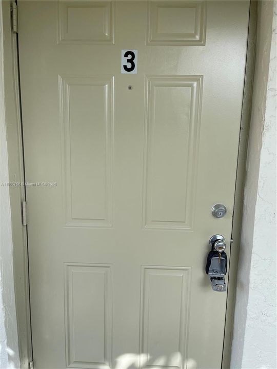 Recently Rented: $1,550 (1 beds, 1 baths, 3935 Square Feet)