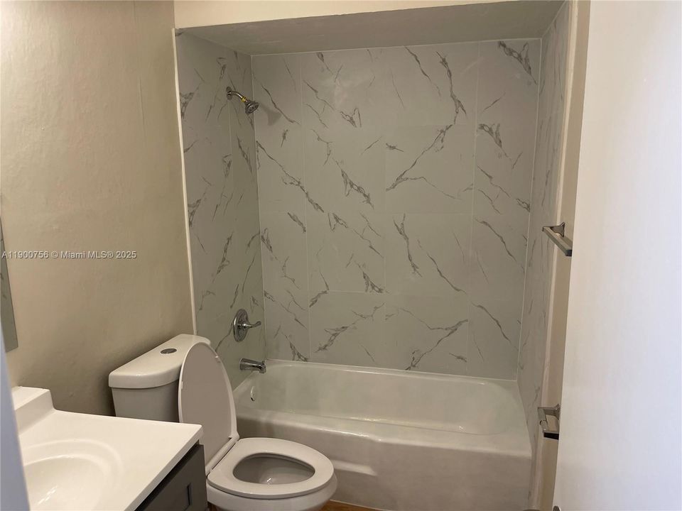 Recently Rented: $1,550 (1 beds, 1 baths, 3935 Square Feet)