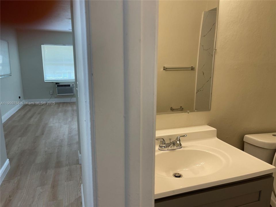 Recently Rented: $1,550 (1 beds, 1 baths, 3935 Square Feet)