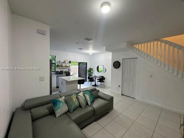 For Rent: $2,490 (3 beds, 3 baths, 1328 Square Feet)