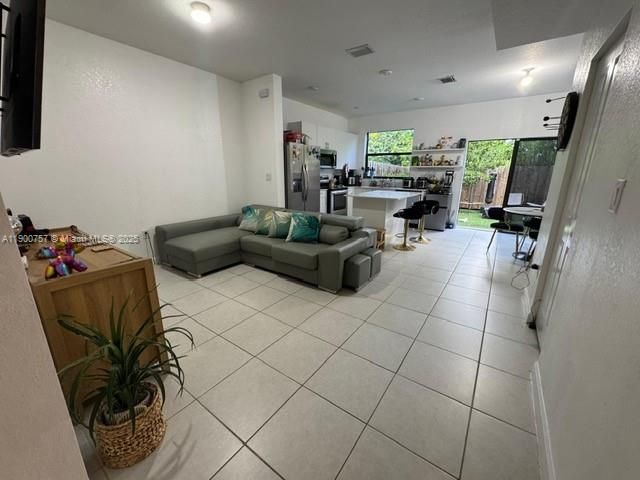 For Rent: $2,490 (3 beds, 3 baths, 1328 Square Feet)