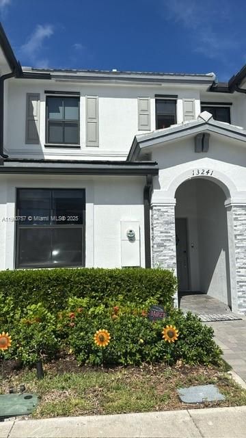 For Rent: $2,490 (3 beds, 3 baths, 1328 Square Feet)