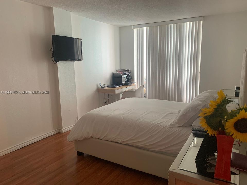 For Rent: $1,700 (1 beds, 1 baths, 792 Square Feet)