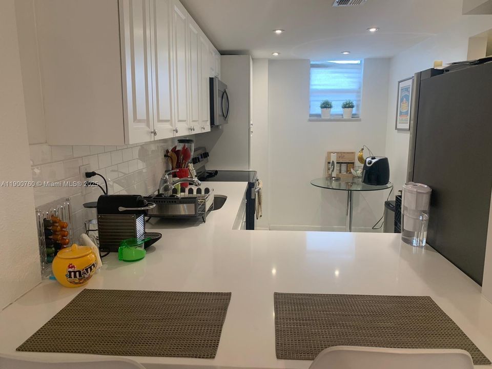 For Rent: $1,700 (1 beds, 1 baths, 792 Square Feet)