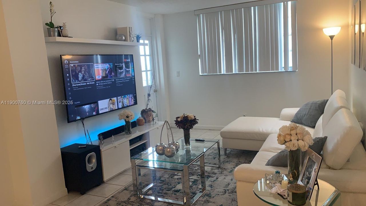 For Rent: $1,700 (1 beds, 1 baths, 792 Square Feet)