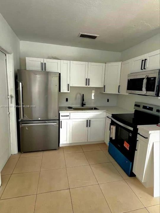 Recently Rented: $2,100 (2 beds, 1 baths, 900 Square Feet)