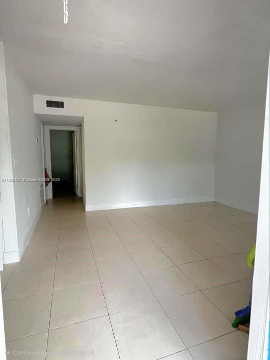 Recently Rented: $2,100 (2 beds, 1 baths, 900 Square Feet)
