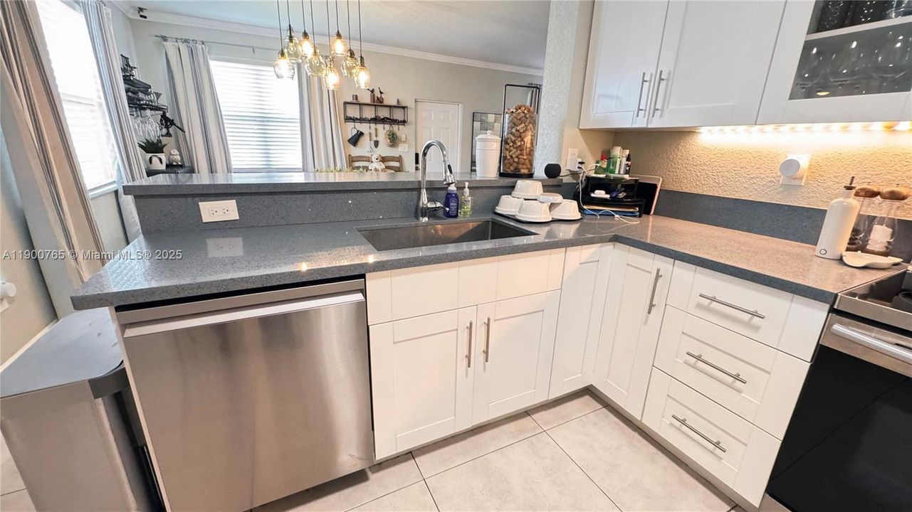 待售: $550,000 (3 贝兹, 2 浴室, 1500 平方英尺)