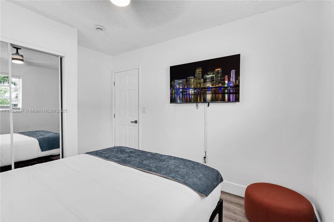 For Sale: $630,000 (3 beds, 2 baths, 1215 Square Feet)