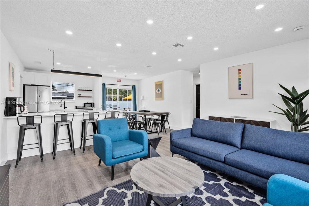 For Sale: $630,000 (3 beds, 2 baths, 1215 Square Feet)