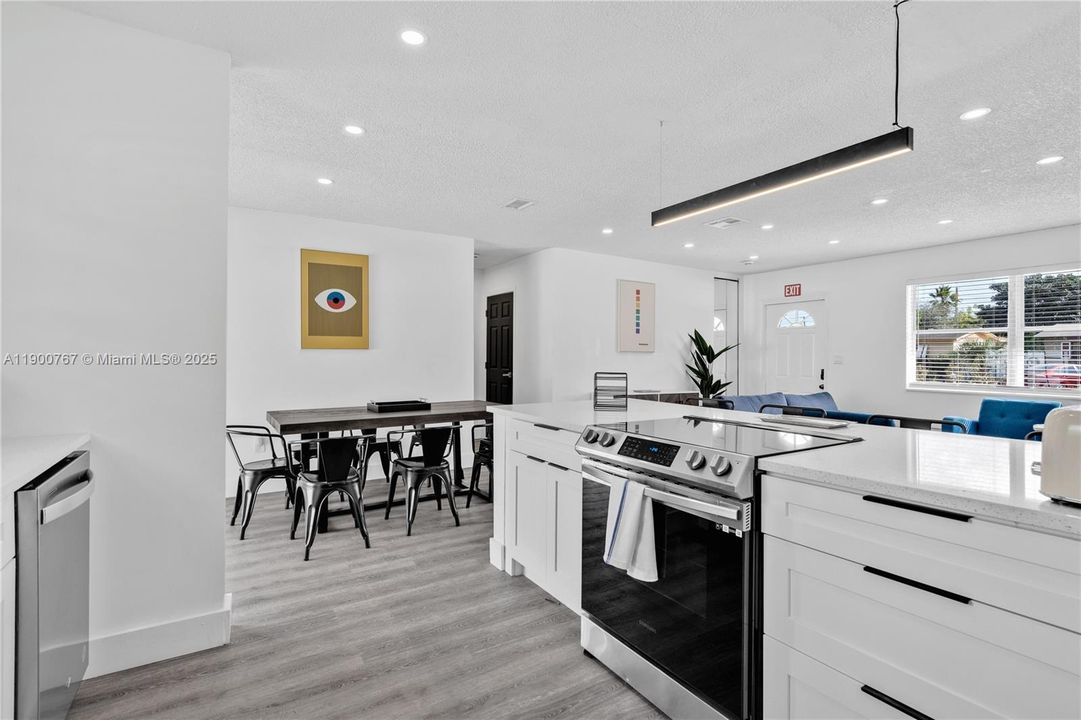 For Sale: $630,000 (3 beds, 2 baths, 1215 Square Feet)