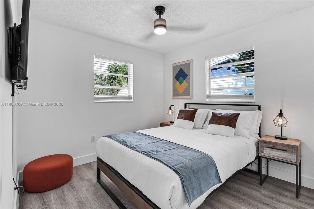 For Sale: $630,000 (3 beds, 2 baths, 1215 Square Feet)