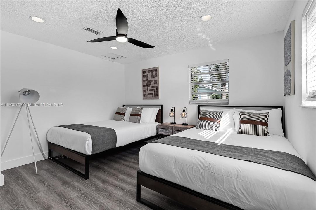 For Sale: $630,000 (3 beds, 2 baths, 1215 Square Feet)