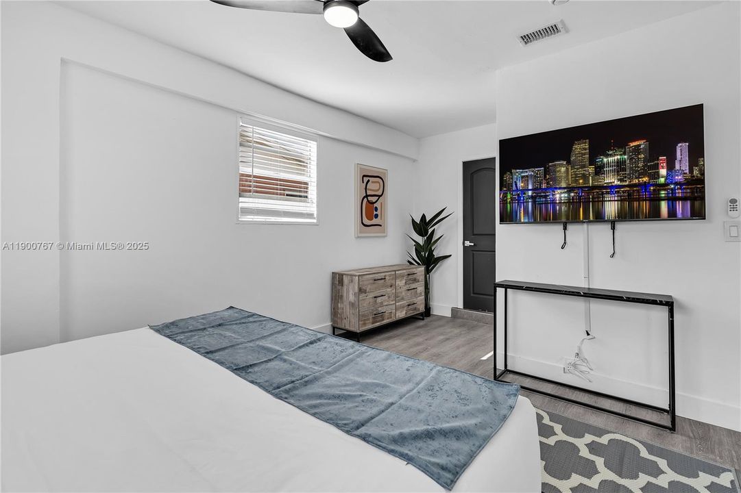 For Sale: $630,000 (3 beds, 2 baths, 1215 Square Feet)