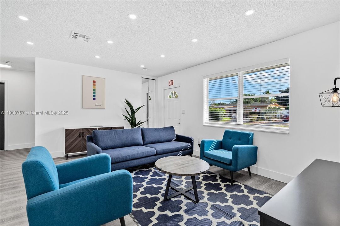 For Sale: $630,000 (3 beds, 2 baths, 1215 Square Feet)