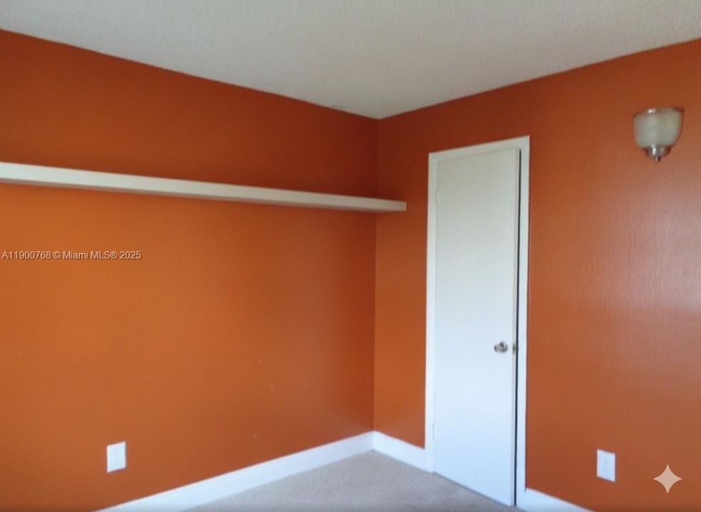 For Sale: $160,000 (2 beds, 2 baths, 1036 Square Feet)