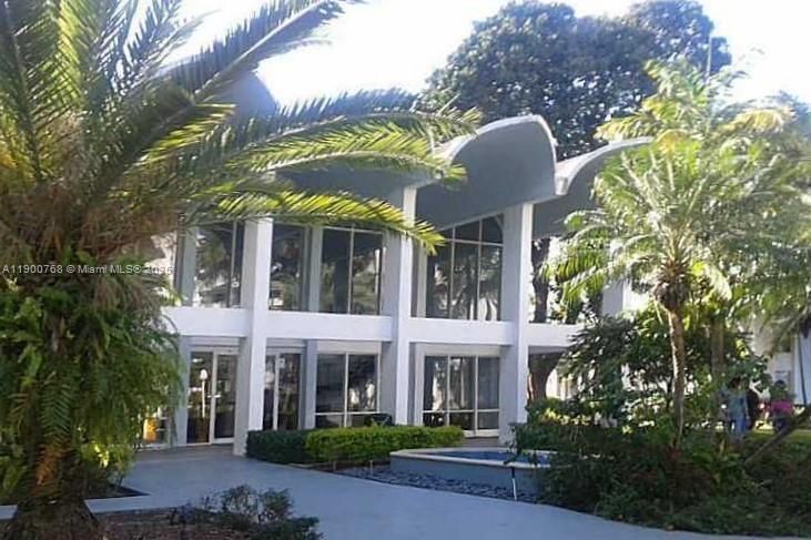 For Sale: $160,000 (2 beds, 2 baths, 1036 Square Feet)